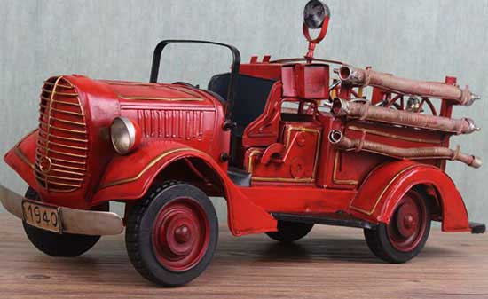 Handmade Red Medium Scale Tinplate Fire Fighting Truck Model